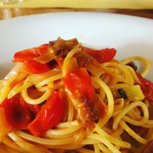 Pici dell'Osteria con porri pomodoro e lardo di Colonnata